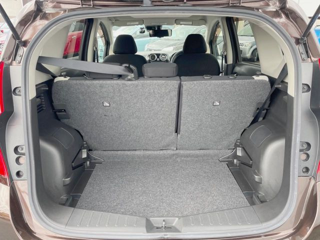 ���i�̂���������ʋ΁A���}���ɏ\���ȉ׎��X�y�[�X���m�ۂ��Ă���܂��B�Z�J���h�V�[�g��|���ƁA�傫�ȉו��̐ύڂ��\�ł���