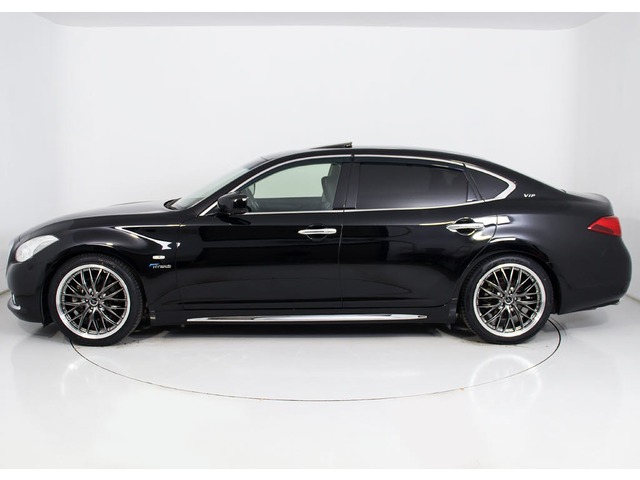 ★20インチホイール装着車両となります!!その他、お好きなアルミホイールへ変更も可能です!詳しくは当社スタッフまでお問い合わせ下さい!!