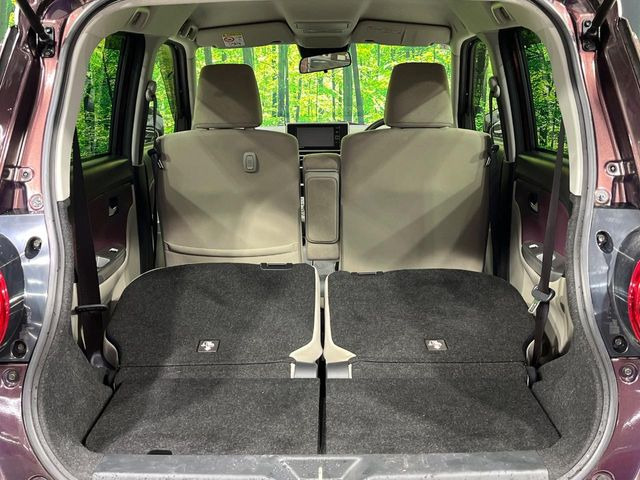 ���i�̂���������ʋ΁A���}���ɏ\���ȉ׎��X�y�[�X���m�ۂ��Ă���܂��B�Z�J���h�V�[�g��|���ƁA�傫�ȉו��̐ύڂ��\�ł���