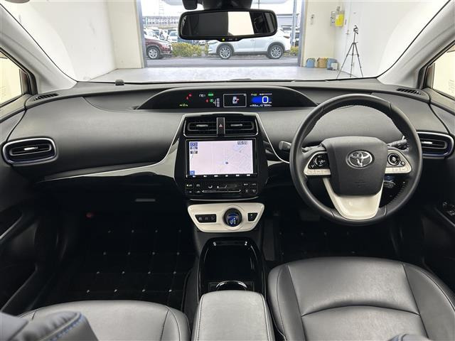 プリウス1.8 A ツーリングセレクション E-Four 4WD