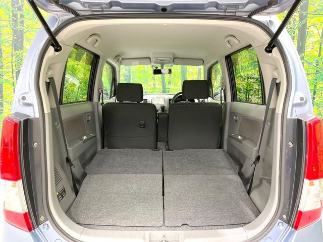 ���i�̂���������ʋ΁A���}���ɏ\���ȉ׎��X�y�[�X���m�ۂ��Ă���܂��B�Z�J���h�V�[�g��|���ƁA�傫�ȉו��̐ύڂ��\�ł���