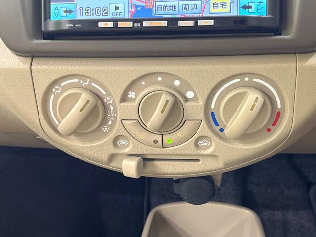 寒い冬も暑い夏も全席に快適な空調を届けてくれる、ダイヤル式エアコンを装備♪