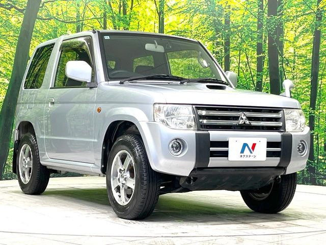 高透明度のガラス皮膜で撥水はもちろん、上質なツヤ・光沢を実現。紫外線や酸性雨から大切な愛車を保護し、色あせ・劣化を防止。「弾スプラッシュコート」、「弾プリミッサコート」からお選びいただけます。