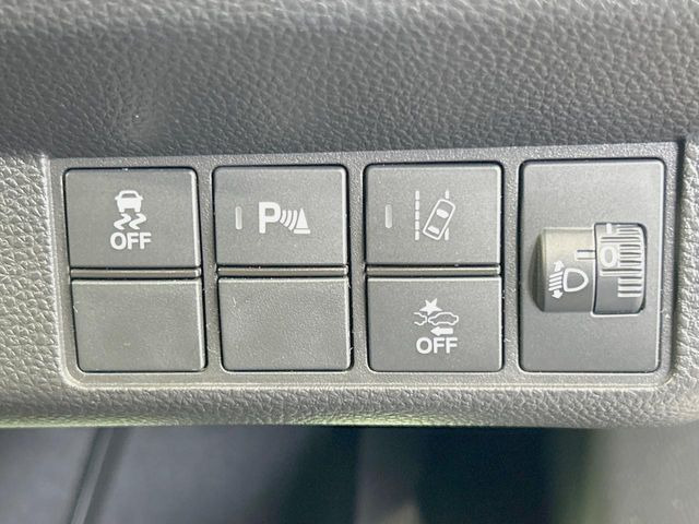 �y�z���_�Z���V���O�z���s���ɑO���̎ԗ�����F�����A�Փ˂������Ȏ��͌x��ƃu���[�L�ŏՓˉ���Ɣ�Q�y�����A�V�X�g�B�����S�Ƀh���C�u�����y���݂��������܂��B