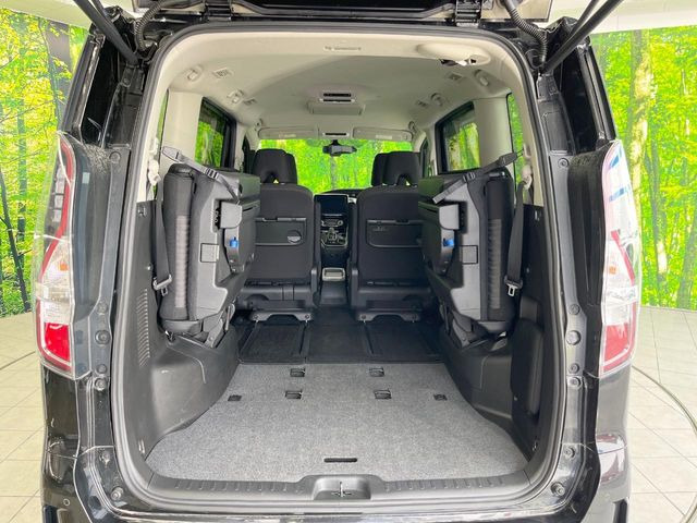 ���i�̂���������ʋ΁A���}���ɏ\���ȉ׎��X�y�[�X���m�ۂ��Ă���܂��B�Z�J���h�V�[�g��|���ƁA�傫�ȉו��̐ύڂ��\�ł���