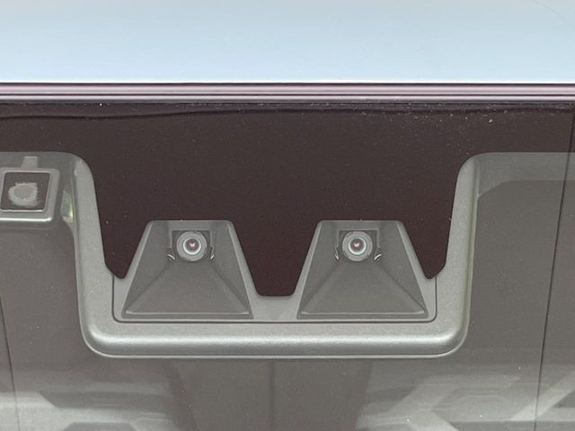 【スマートアシスト】走行中に前方の車両等を認識し、衝突しそうな時は警報とブレーキで衝突回避と被害軽減をアシスト。より安全にドライブをお楽しみいただけます。