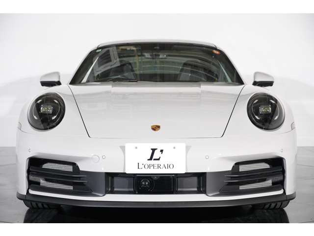 【ロペライオファクトリーセンター】輸入車専門工場熟練メカニックのほか、 サービススタッフも在籍し迅速にお受入れが可能です。セーフティローダーにてお客様のご自宅までピックアップサービスも行っております。