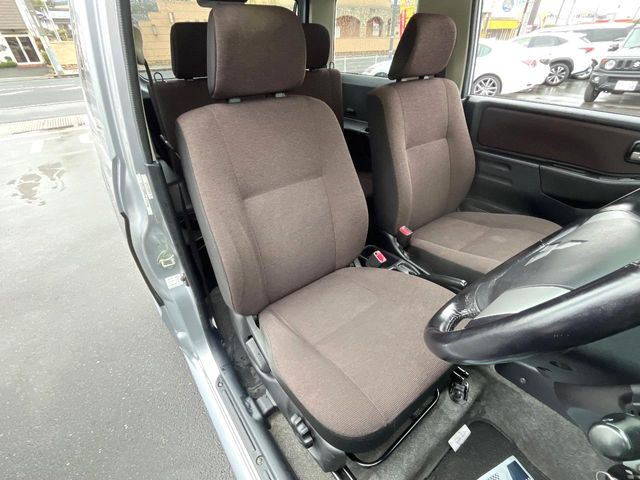 運転席シート廻りは使用感も少なく、良好な状態となっています。丁寧に使われていたことがよくわかりますね。