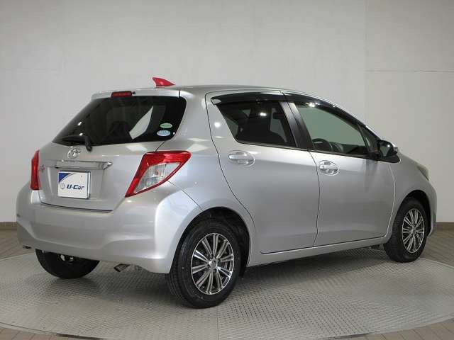 ヴィッツ1.0 F シエル