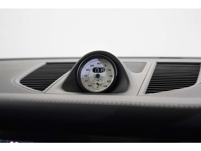 <オプション装備>・有償カラー:クレヨン・ハイグロスブラック 21インチマカンエクスクルーシブデザインスポーツホイール