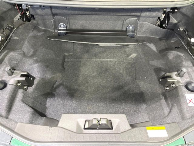 ���i�̂���������ʋ΁A���}���ɏ\���ȉ׎��X�y�[�X���m�ۂ��Ă���܂��B