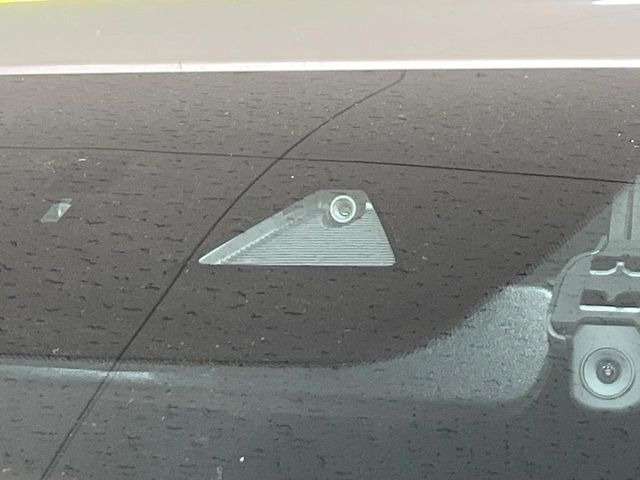 �yi-ACTIVESENSE�z���s���ɑO���̎ԗ�����F�����A�Փ˂������Ȏ��͌x��ƃu���[�L�ŏՓˉ���Ɣ�Q�y�����A�V�X�g�B�����S�Ƀh���C�u�����y���݂��������܂��B