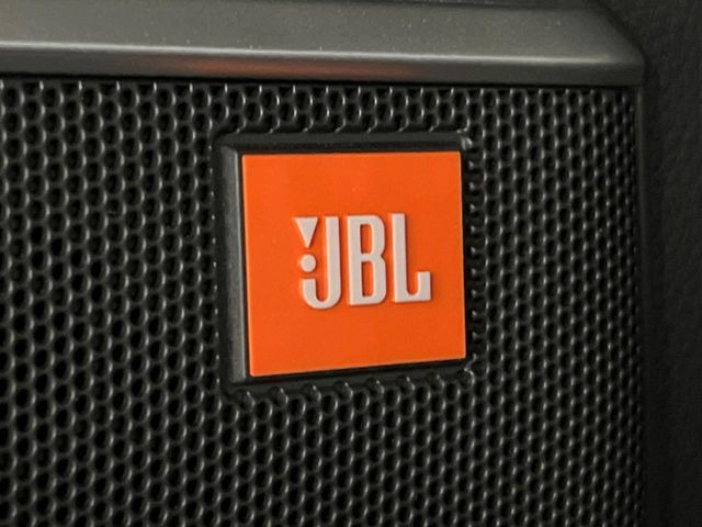 �yJBL�T�E���h�V�X�e���z���[�J�[�I�v�V�����̍��i�ʃT�E���h�V�X�e���𓋍ځB��p�̃`���[�j���O���{���ꂽ�召�l�X�ȃX�s�[�J�[����ǎ��ȃT�E���h���t�ł��A�Տꊴ���ӂ�鉹����Ԃ����o���܂��B