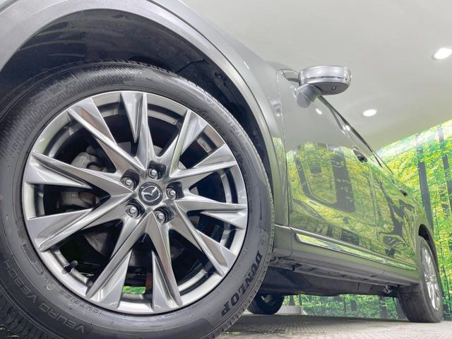 【純正19インチアルミホイール】外観にマッチした純正アルミホイールを装着しております。各種社外アルミホイールや、スタッドレスタイヤも取扱いしております。是非ご相談ください♪