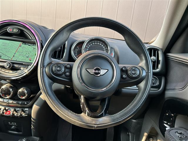 ミニクロスオーバークーパー SD オール4 4WD