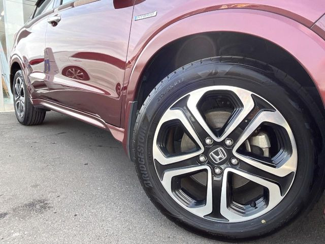 �y�����A���~�z�C�[���z�O�ςɃ}�b�`���������A���~�z�C�[���𑕒����Ă���܂��B�e��ЊO�A���~�z�C�[����A�X�^�b�h���X�^�C�����戵�����Ă���܂��B���񂲑��k����������