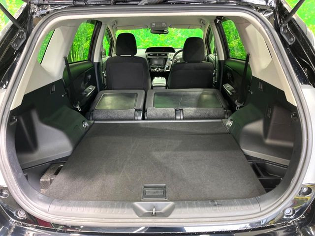 ���i�̂���������ʋ΁A���}���ɏ\���ȉ׎��X�y�[�X���m�ۂ��Ă���܂��B�Z�J���h�V�[�g��|���ƁA�傫�ȉו��̐ύڂ��\�ł���