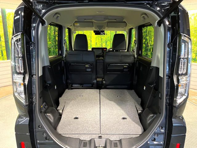 ���i�̂���������ʋ΁A���}���ɏ\���ȉ׎��X�y�[�X���m�ۂ��Ă���܂��B�Z�J���h�V�[�g��|���ƁA�傫�ȉו��̐ύڂ��\�ł���