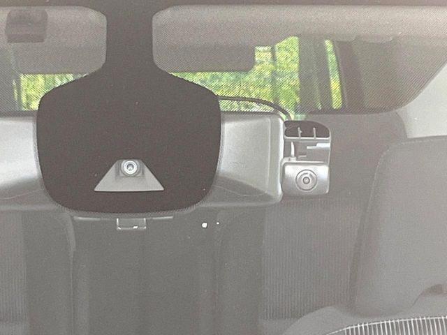 【インテリジェントエマージェンシーブレーキ】フロントカメラで前方の車両や歩行者を検知。衝突しそうな時は衝突被害軽減ブレーキが作動、衝突回避をサポート。より安全にドライブをお楽しみいただけます。