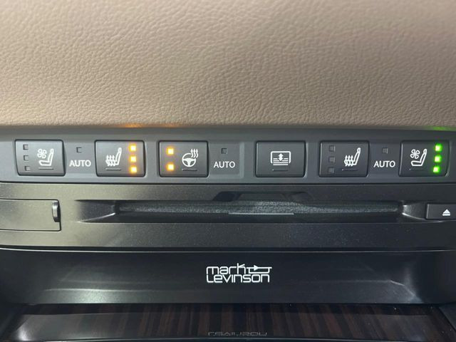 【前席+後席シートヒーター】寒い日に重宝するシートヒーターを後席にも装備!エアコンより早く温まってくれるので寒がりの人も安心ですね♪エアコンの温風は乾燥するから苦手、という方にもをおすすめです。