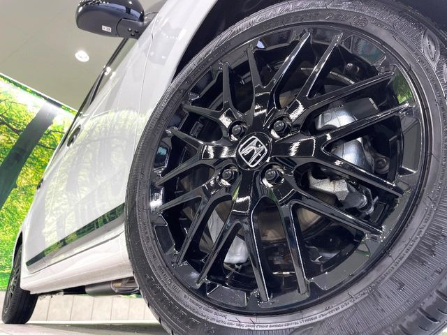 �y����15�C���`�A���~�z�C�[���z�O�ςɃ}�b�`���������A���~�z�C�[���𑕒����Ă���܂��B�e��ЊO�A���~�z�C�[����A�X�^�b�h���X�^�C�����戵�����Ă���܂��B���񂲑��k����������