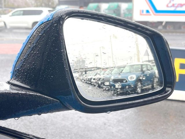 ���u���C���h�A�V�X�g�Z���T�[:���p����̎Ԃ����m���A�h���C�o�[���Ԑ��ύX���s���ۂɁA�x�����Ƌ��ɒ��ӂ𑣂��Ă������S�x���@�\�ł�!