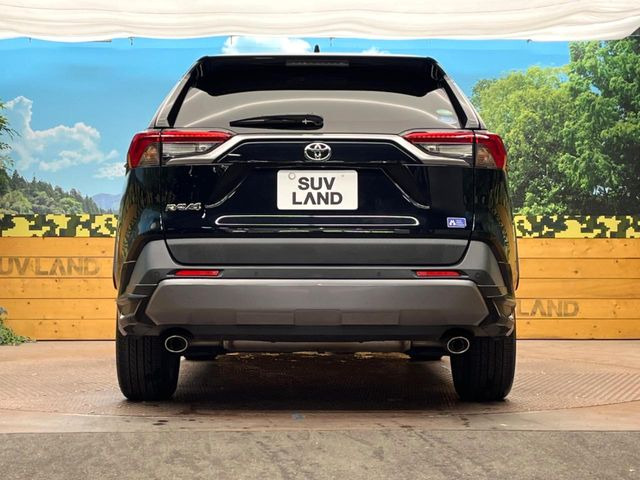 安心の最長10年・走行無制限保証(有償)をご用意。保証内容も充実はもちろん、無料点検&オイル交換や、年中無休の全国・24時間ロードサービスも付帯されておりますのでご安心下さい。