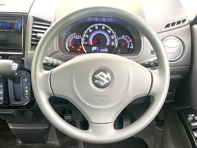 ステアリングも使用感が少なく、きれいな状態となっております♪