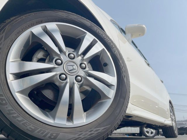 �y�����A���~�z�C�[���z�O�ςɃ}�b�`���������A���~�z�C�[���𑕒����Ă���܂��B�e��ЊO�A���~�z�C�[����A�X�^�b�h���X�^�C�����戵�����Ă���܂��B���񂲑��k����������