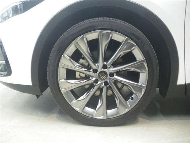 クラウンクロスオーバー2.5 G アドバンスト レザー パッケージ E-Four 4WD