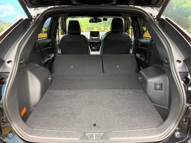 後席を格納すると、これだけの広さが!シーンに合わせたシートアレンジで、大きな荷物も積むことが出来ます♪