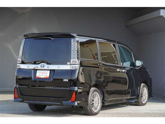 ヴォクシー1.8 ハイブリッド ZS 煌III