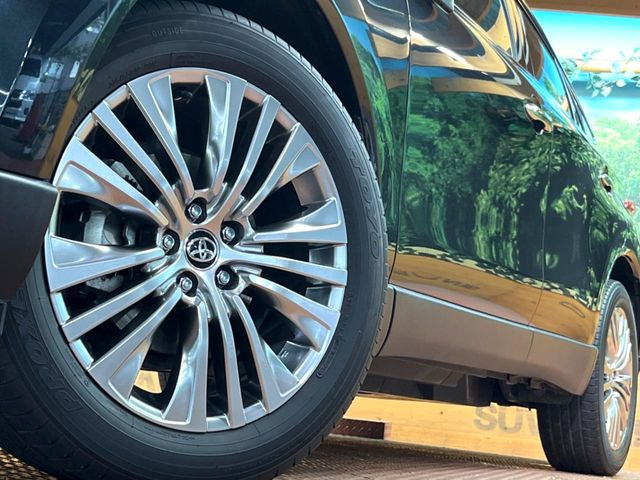 �y����19�C���`�A���~�z�C�[���z�O�ςɃ}�b�`���������A���~�z�C�[���𑕒����Ă���܂��B�e��ЊO�A���~�z�C�[����A�X�^�b�h���X�^�C�����戵�����Ă���܂��B���񂲑��k����������