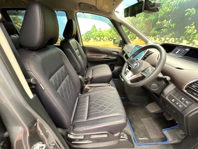運転席シート廻りは使用感も少なく、良好な状態となっています。丁寧に使われていたことがよくわかりますね。
