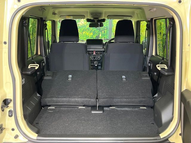 ���i�̂���������ʋ΁A���}���ɏ\���ȉ׎��X�y�[�X���m�ۂ��Ă���܂��B�Z�J���h�V�[�g��|���ƁA�傫�ȉו��̐ύڂ��\�ł���