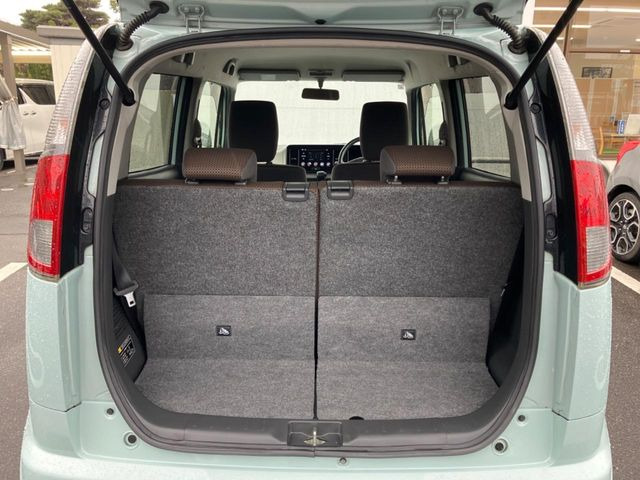 普段のお買い物や通勤、送迎等に十分な荷室スペースを確保しております。セカンドシートを倒すと、大きな荷物の積載も可能です♪