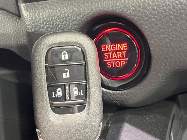 �yHonda�X�}�[�g�L�[�z�J�o����|�P�b�g�ɓ��ꂽ�܂܂ł��h�A�̎{���E�������\�ȃX�}�[�g�L�[�𑕔��B�G���W���̃I���E�I�t�����J�M�����o���K�v����������Ƃ��Ă��֗��ł���