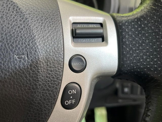 �y�N���[�Y�R���g���[���z�������H�����N���N���s�B�A�N�Z���𗣂��Ă���葬�x�ő��s���ł��A�������^�]���̕��S���y��!�����E�������ȒP�ȃX�C�b�`����Œ����ł��܂��B