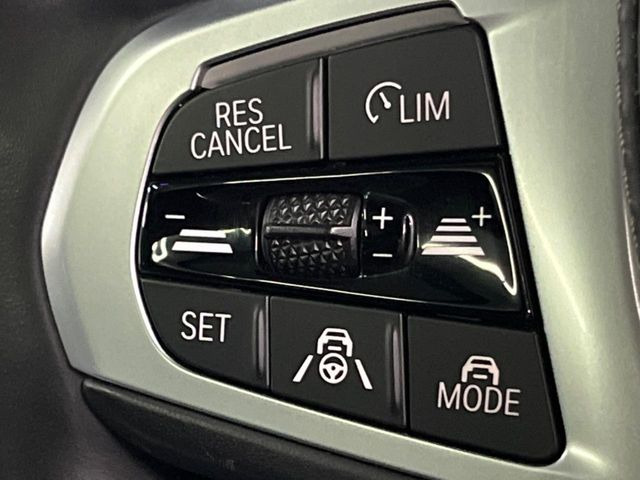 ●レーダークルーズコントロール:前の車との車間距離を一定にとりつつ、一定速度で自動走行してくれる次世代のクルーズコントロール!主に高速道路や自動車専用道路で使用する便利な機能です!