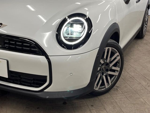 ��LED�w�b�h���C�g:��ԑ��s�����ǍD�Ȏ��E���m�ۂ����S���ĉ^�]�ł��鍂�P�xLED�w�b�h���C�g�𑕔�!�_�����x�������A����d�͂��}�����Ă��܂��B