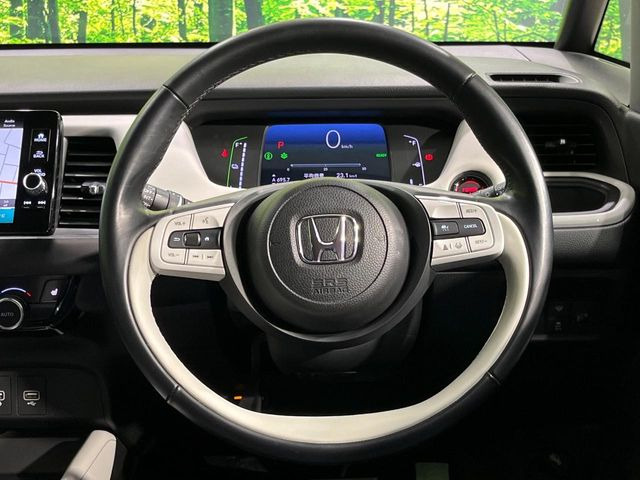 �y�����v�����X�e�A�����O�z�㎿�Ȋv���g�p���邱�ƂŁA��ɂ����������݂ƂĂ��^�]���₷���n���h���ł���