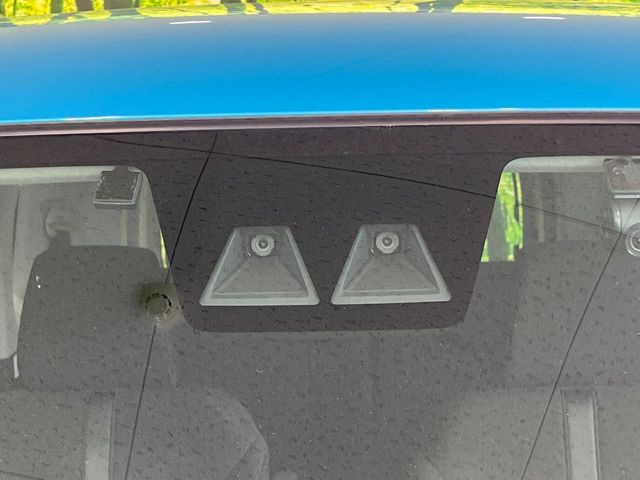 �y�X�}�[�g�A�V�X�g�z���s���ɑO���̎ԗ�����F�����A�Փ˂������Ȏ��͌x��ƃu���[�L�ŏՓˉ���Ɣ�Q�y�����A�V�X�g�B�����S�Ƀh���C�u�����y���݂��������܂��B