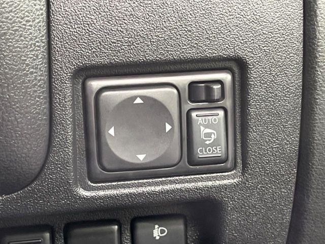 �y�d���i�[�~���[�z�T�C�h�~���[�͓d���i�[���ƂȂ��Ă���A�������ԏ�ł��L�Y�������X�N��}�����܂��B