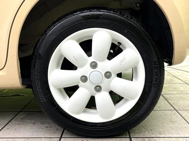 �y����14�C���`�A���~�z�C�[���z�O�ςɃ}�b�`���������A���~�z�C�[���𑕒����Ă���܂��B�e��ЊO�A���~�z�C�[����A�X�^�b�h���X�^�C�����戵�����Ă���܂��B���񂲑��k����������
