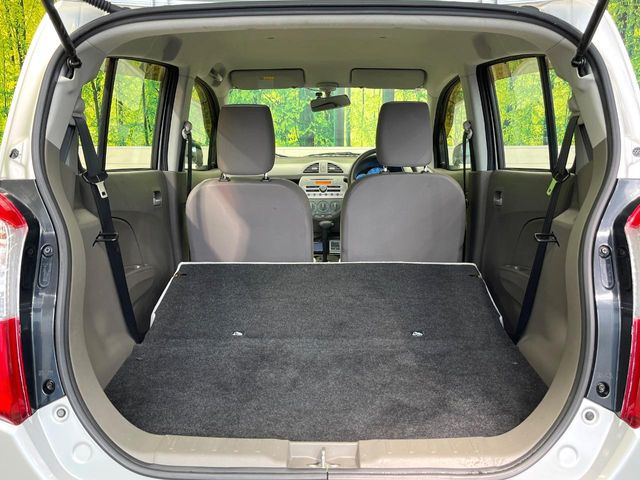 普段のお買い物や通勤、送迎等に十分な荷室スペースを確保しております。セカンドシートを倒すと、大きな荷物の積載も可能です♪