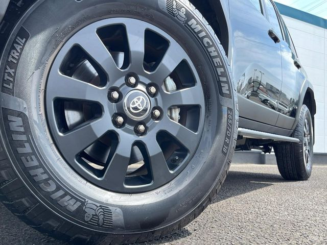 �y����18�C���`�A���~�z�C�[���z�O�ςɃ}�b�`���������A���~�z�C�[���𑕒����Ă���܂��B�e��ЊO�A���~�z�C�[����A�X�^�b�h���X�^�C�����戵�����Ă���܂��B���񂲑��k����������