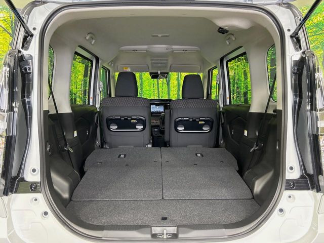 ���i�̂���������ʋ΁A���}���ɏ\���ȉ׎��X�y�[�X���m�ۂ��Ă���܂��B�Z�J���h�V�[�g��|���ƁA�傫�ȉו��̐ύڂ��\�ł���