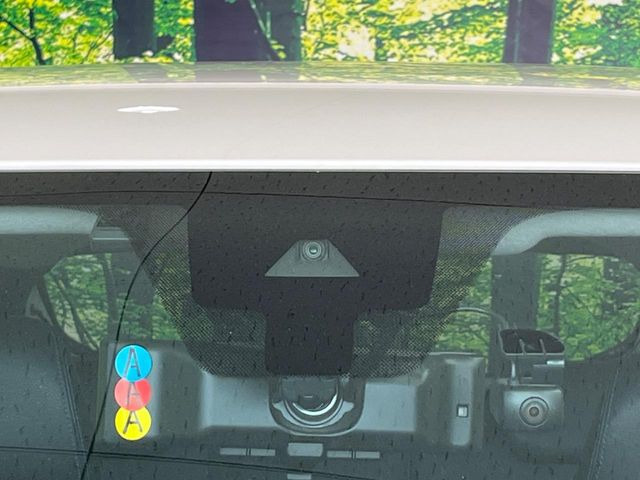 �y�C���e���W�F���g�G�}�[�W�F���V�[�u���[�L�z�t�����g�J�����őO���̎ԗ�����s�҂����m�B�Փ˂������Ȏ��͏Փ˔�Q�y���u���[�L���쓮�A�Փˉ�����T�|�[�g�B�����S�Ƀh���C�u�����y���݂��������܂��B