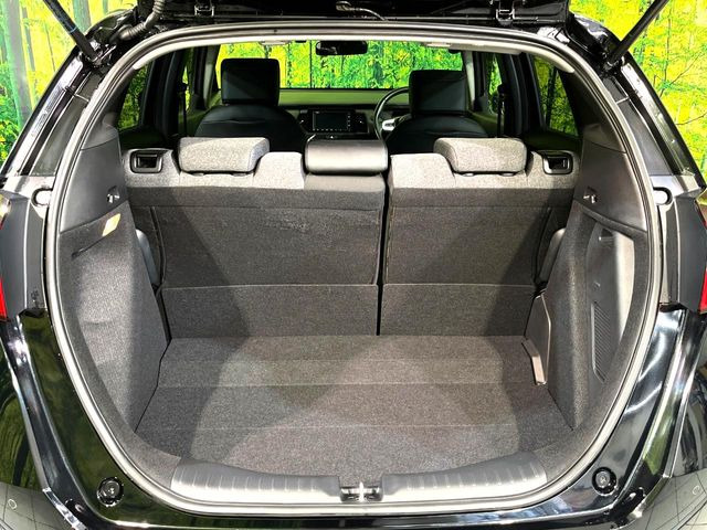 ���i�̂���������ʋ΁A���}���ɏ\���ȉ׎��X�y�[�X���m�ۂ��Ă���܂��B�Z�J���h�V�[�g��|���ƁA�傫�ȉו��̐ύڂ��\�ł���