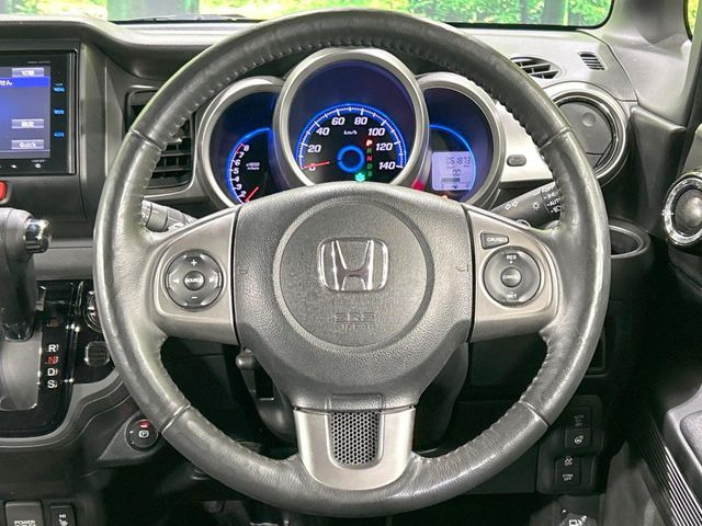 �y�����v�����X�e�A�����O�z�㎿�Ȋv���g�p���邱�ƂŁA��ɂ����������݂ƂĂ��^�]���₷���n���h���ł���